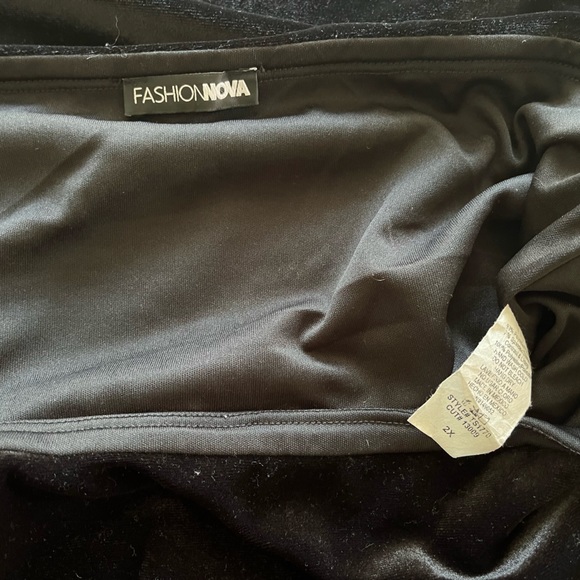 SIZE 2X Fashion Nova Black Velvet Maxi Skirt with Ruffle Slit - Picture 4 of 7